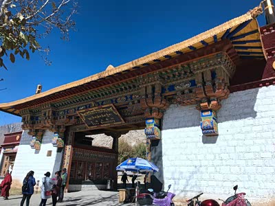 今天最后站色拉寺色拉寺全称色拉乘寺藏传佛教格鲁派主寺之与哲蚌寺甘
