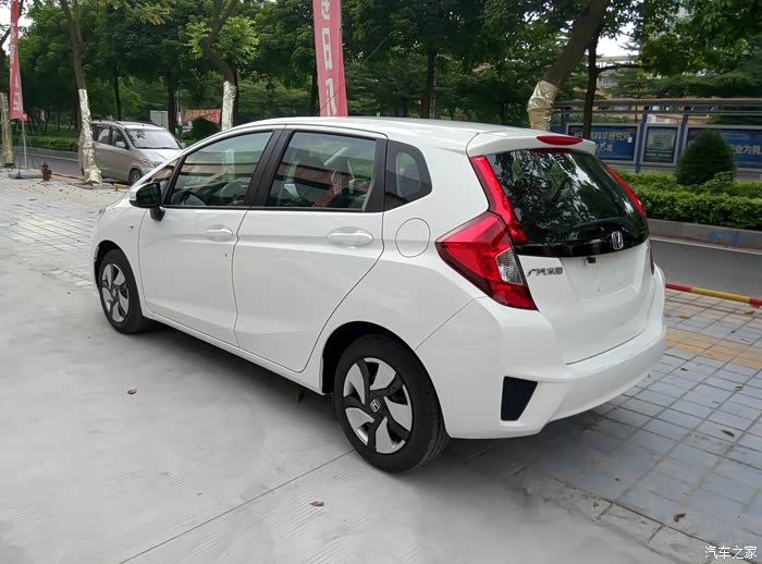 我是集科技与颜值于一身的飞度818塔夫绸白提车作业