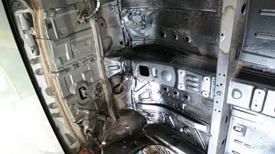 15年9月17日检查发现底盘生锈锈穿打电话联系比亚迪400服务热线服务