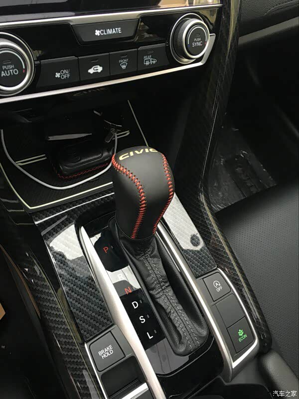 思域停车问题 要不要挂到n档位拉手刹?还是直接d拉手刹?