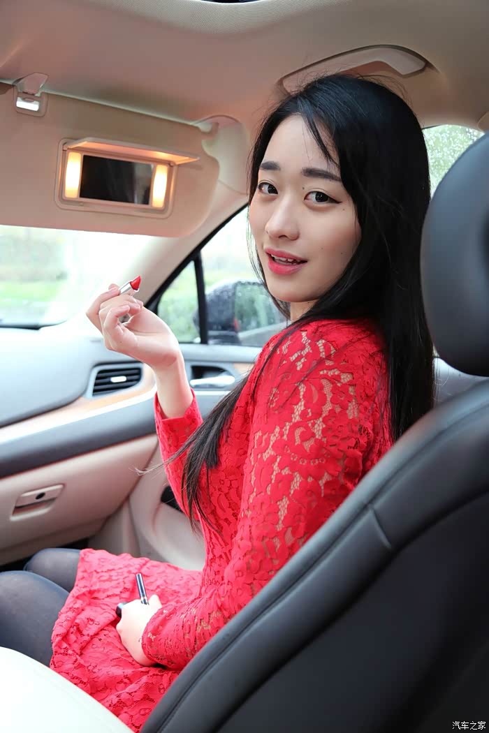 冒雨抢拍香车美人!