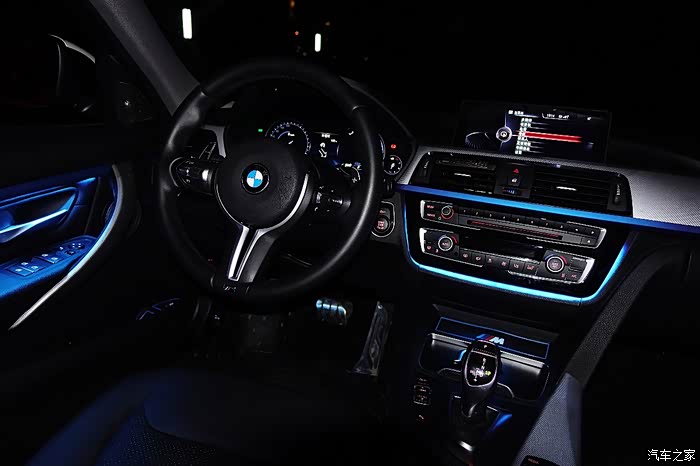 黑暗中的一缕白,宝马3系内饰夜拍