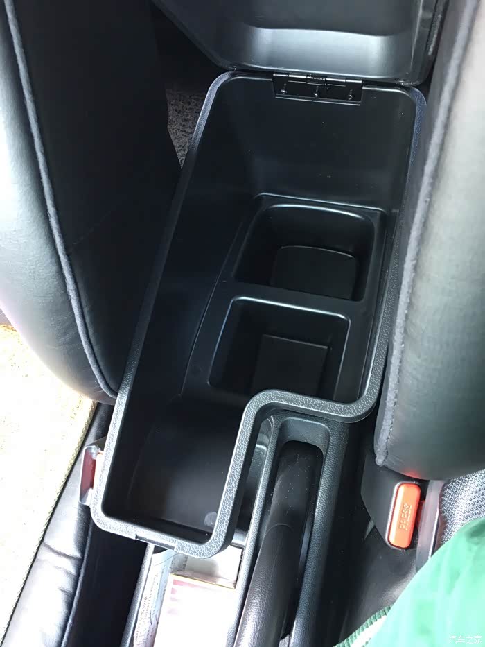 副驾驶专用扶手箱