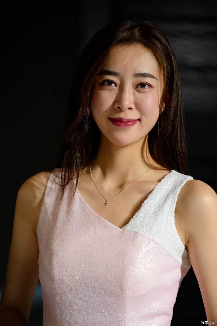 西北9月兰州国际车展的美女模特们