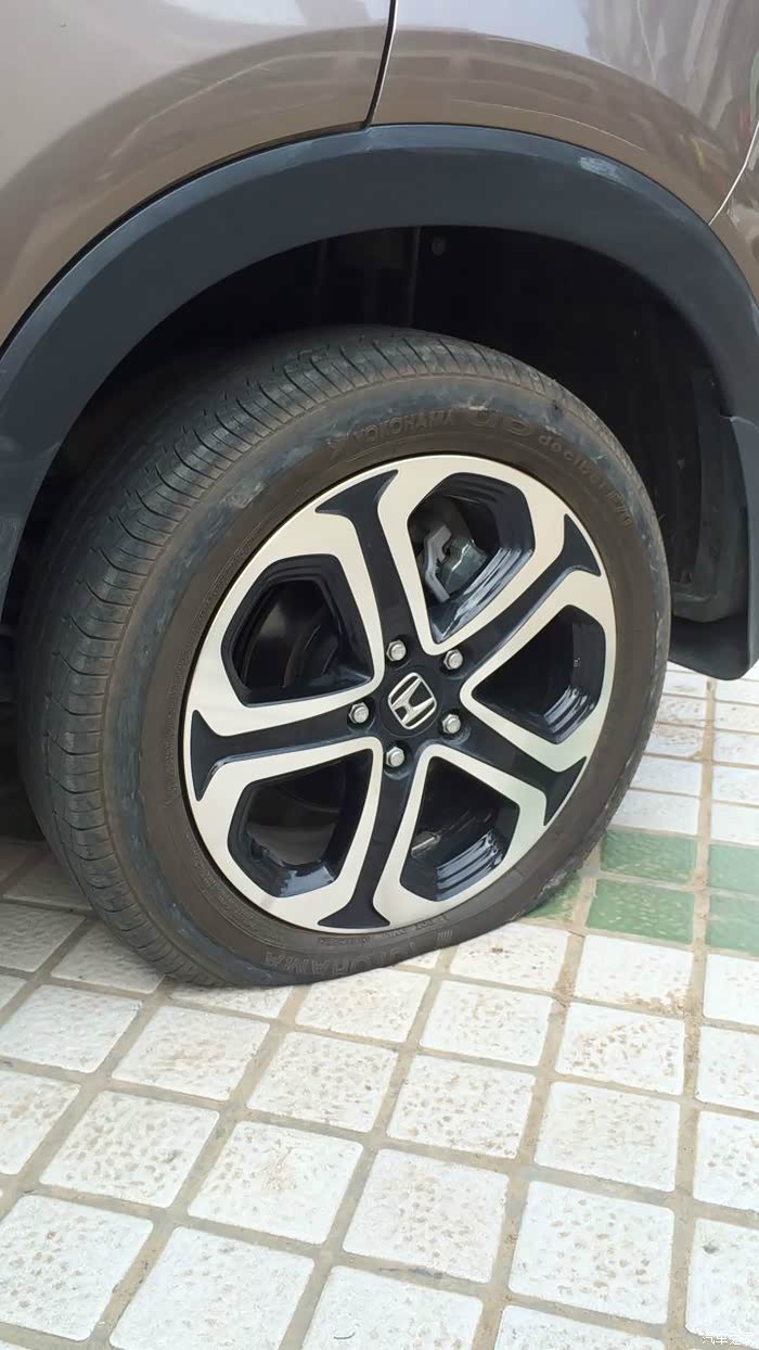 【图】xrv跑了不到一万公里,轮胎扎了,要换胎吗_本田xr-v论坛_汽车之