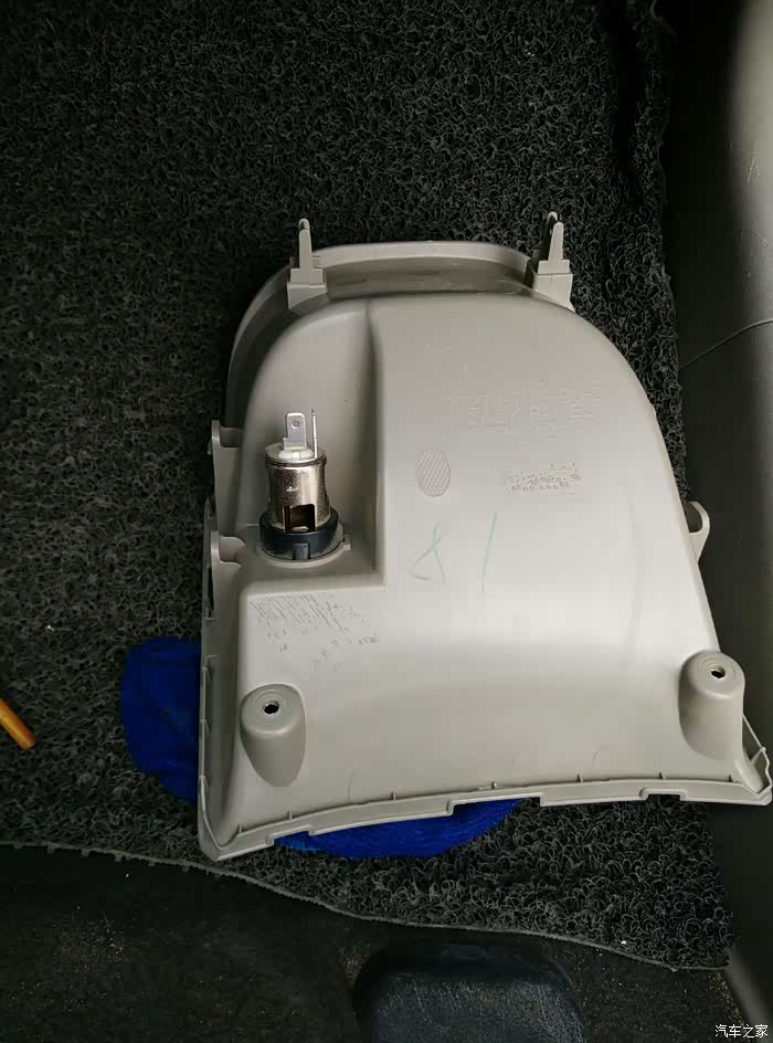 无聊自己动手修复点烟器卡簧松动