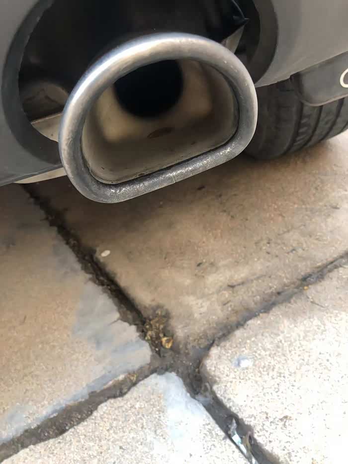 992 | 回复: 9 奥迪q5/q5l论坛 6万公里了,这排气筒还算干净的吧?