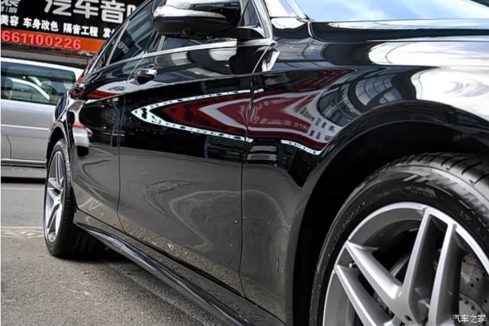 奔驰s级透明保护膜(犀牛皮)施工作业