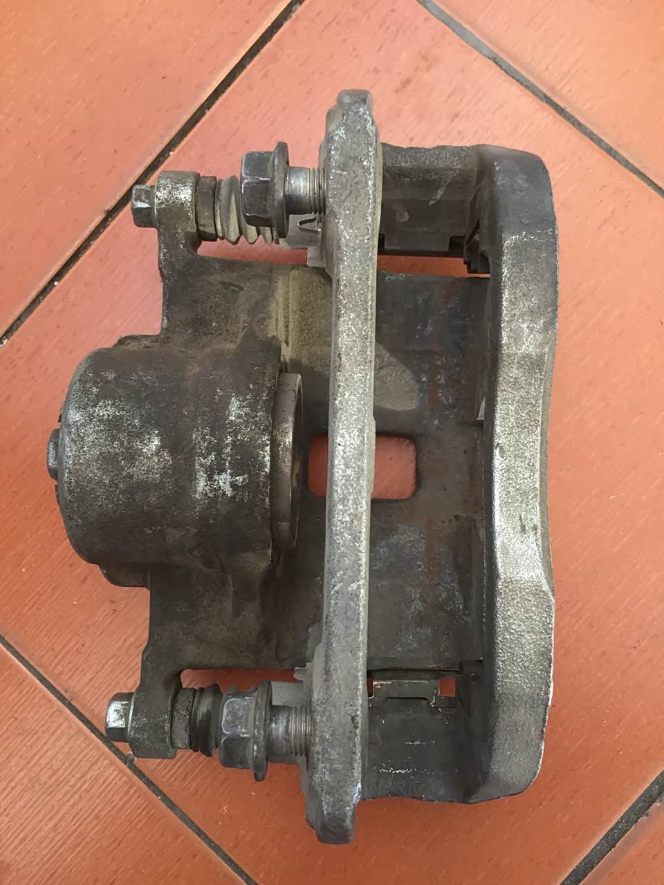 收雅阁08的刹车分泵有的联系我