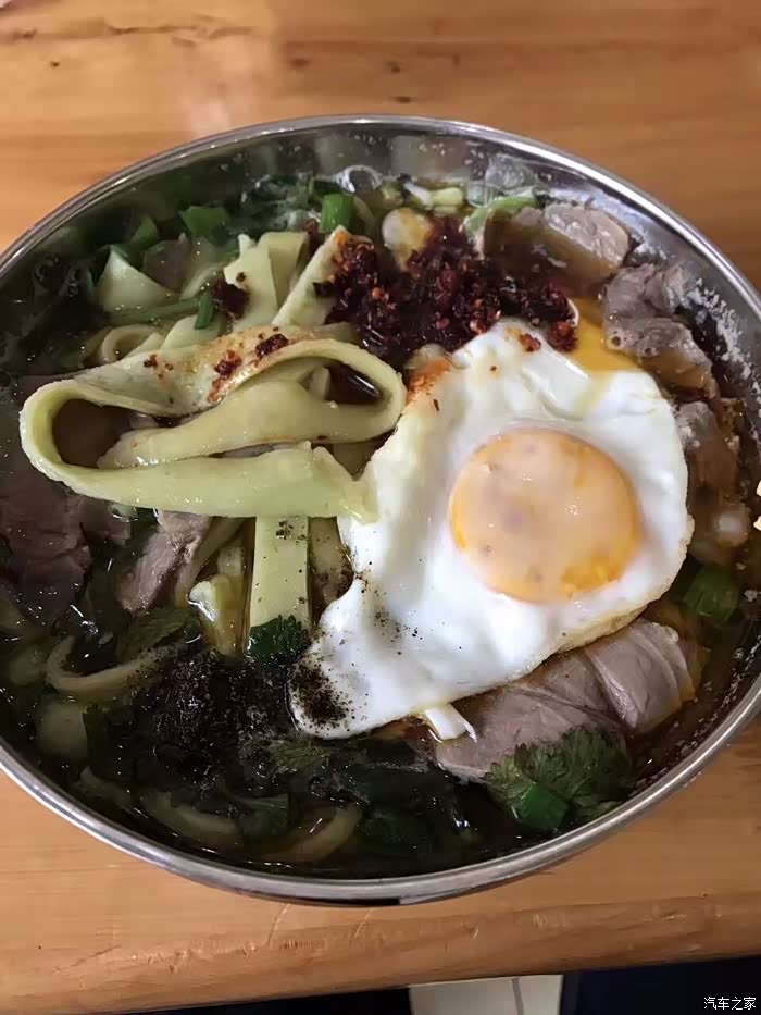 贵州羊肉粉,真良心企业,料足汤厚,加独特绿豆粉,光看,就让人垂涎尺!