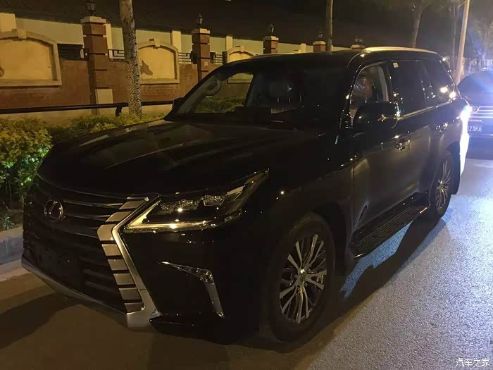 就是欣赏全新凌志lx570黑武士