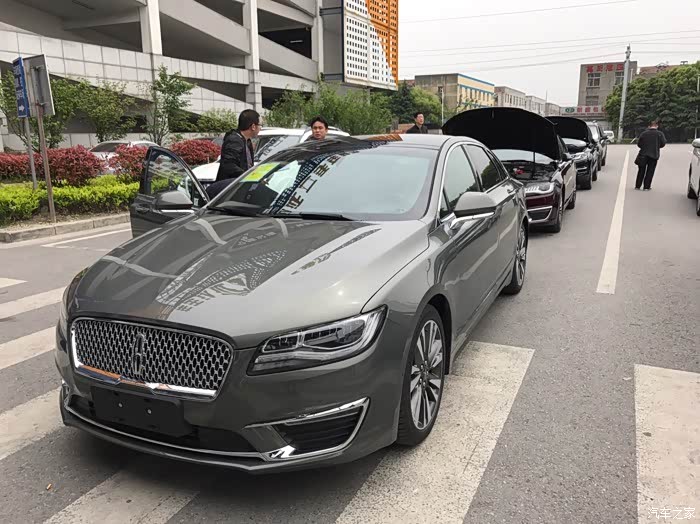 lincolnmkz尊耀翡墨灰果断与理智并行的选择