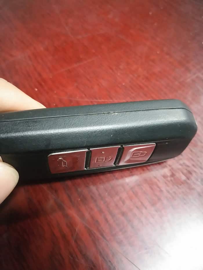 分享一下高配宝骏560钥匙更换电池