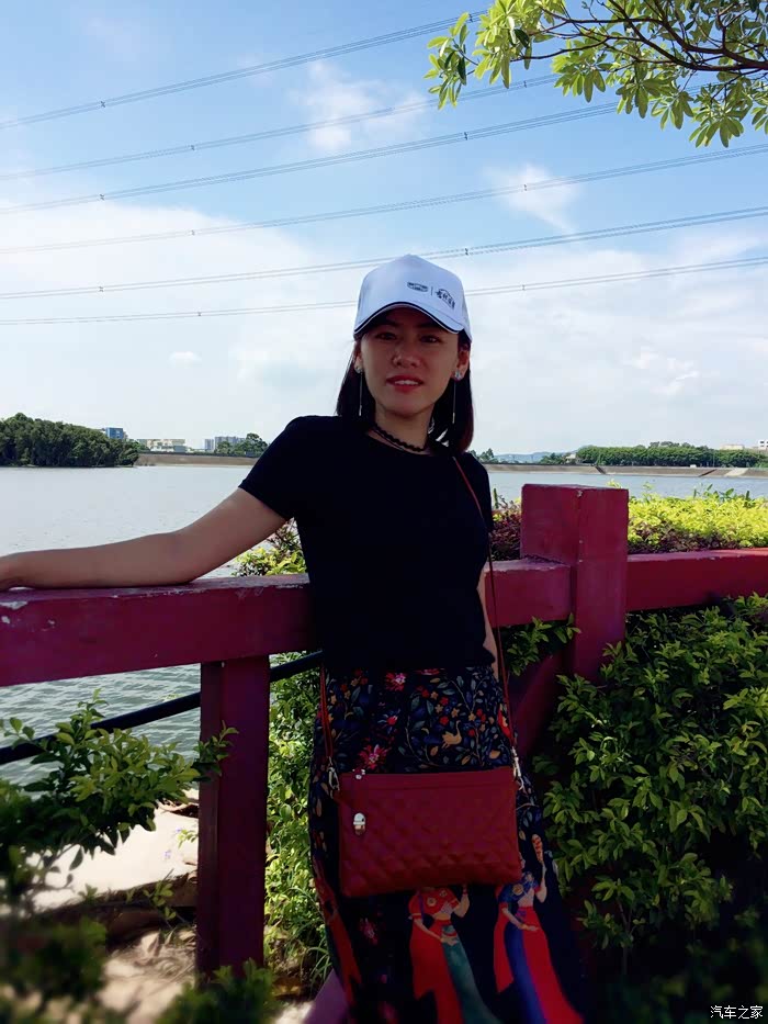 帝豪gs之深圳老铁车友会成立媳妇车模助阵