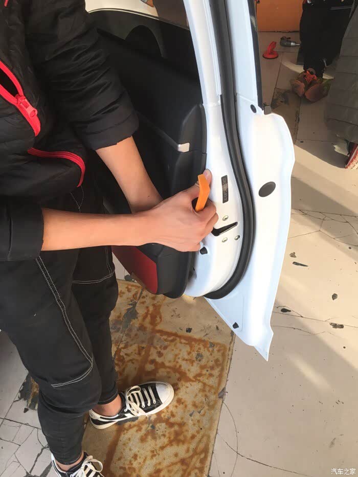 领动倒车镜折叠安装作业