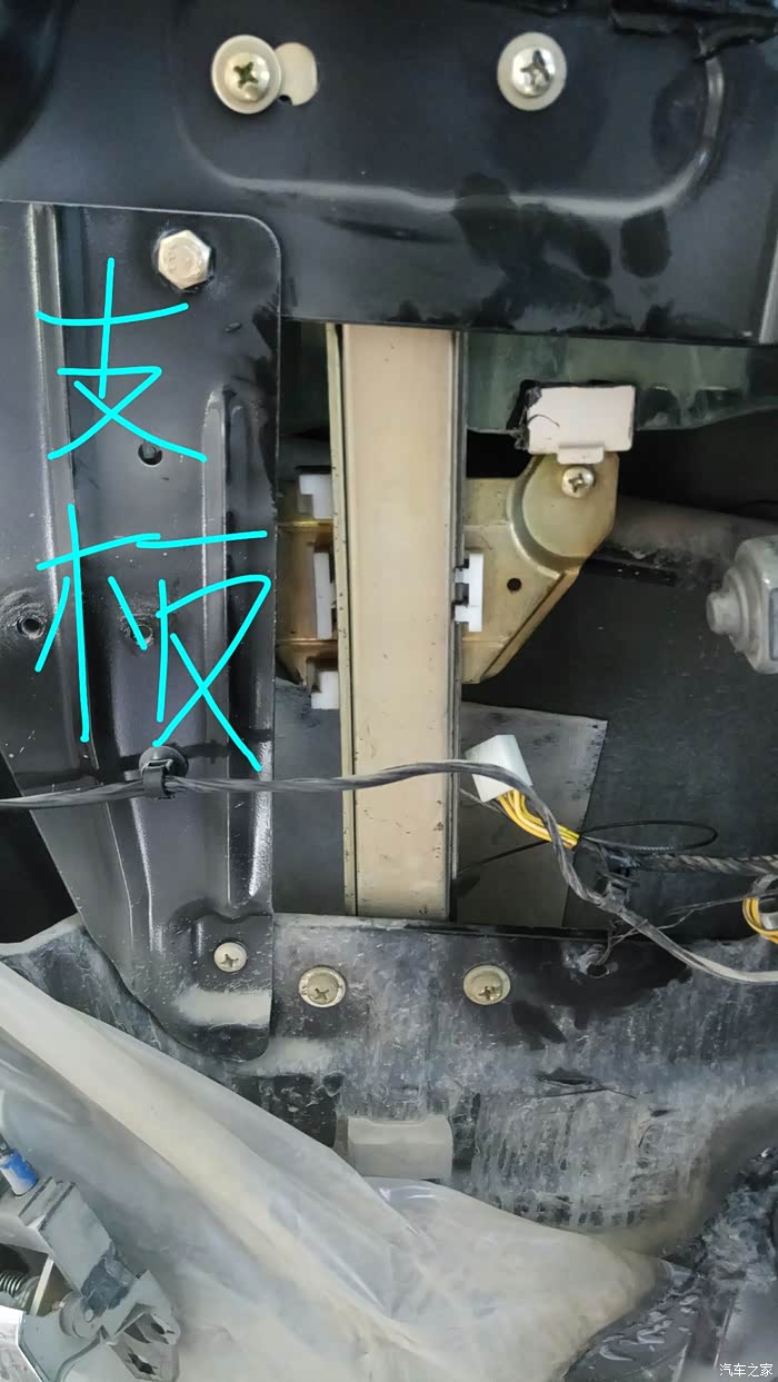 更换左后玻璃升降器