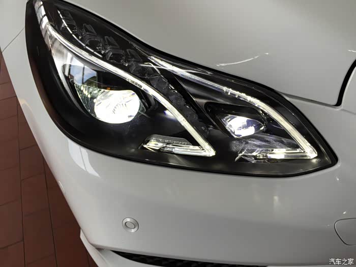 想详细问下e260大灯行车灯到底什么样的