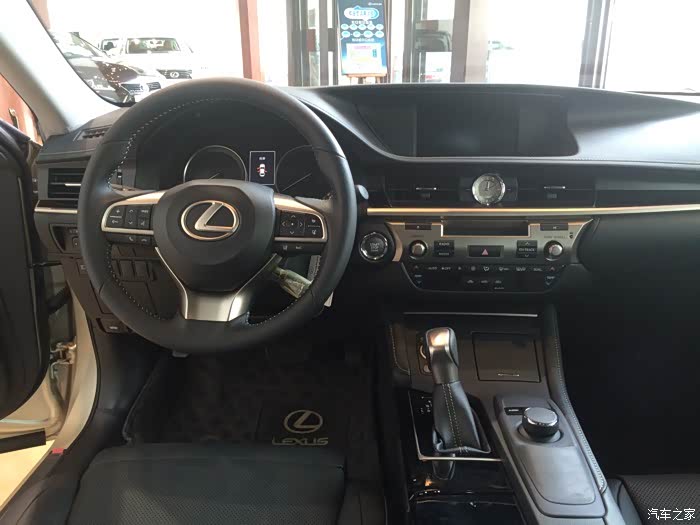 请问es200精英有没有黑内饰?