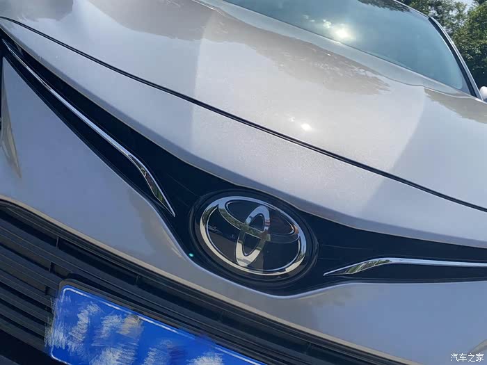 作为本小区第一辆钛灰银车主,这一波车图我晒定了!