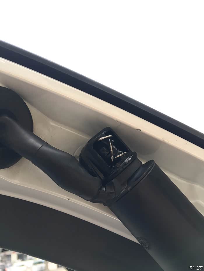 手把手教你换xc60电动尾门撑杆