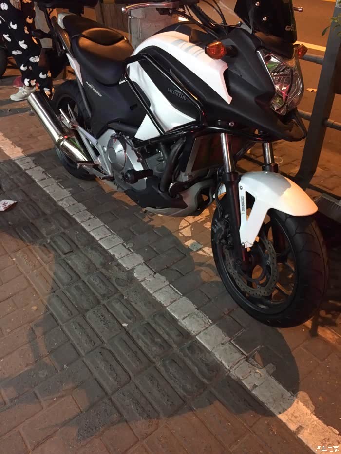 nc700 integra 夜拍 图片拍得有点渣 请见谅_摩托车论坛_汽车之家论坛