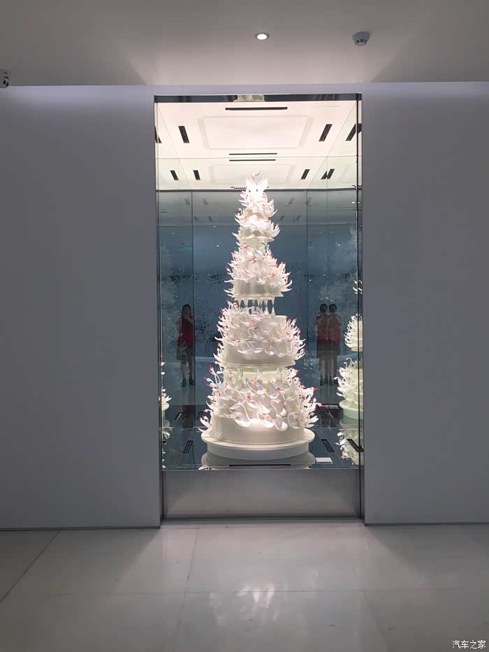 罗红艺术馆罗红蛋糕店