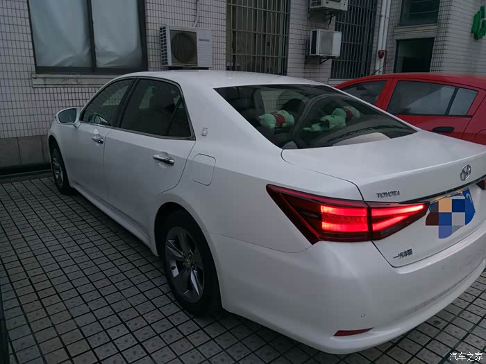 14代皇冠白色的贴侧贴好看吗?