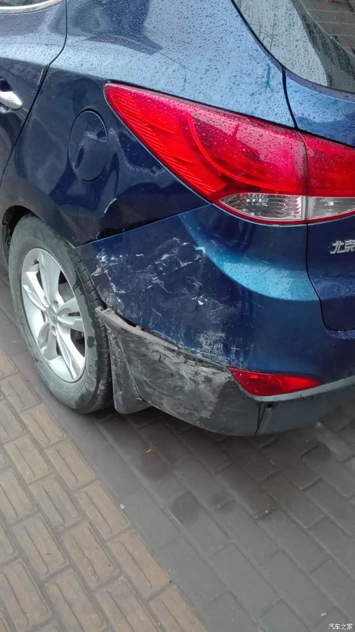 【图】车被撞了,大家来参观一下_北京现代ix35论坛_汽车之家论坛