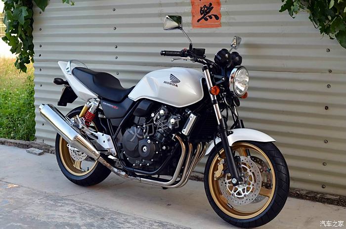 【图】2013年 全白色的cb400 vtec4 末代第四代车型给大家欣赏