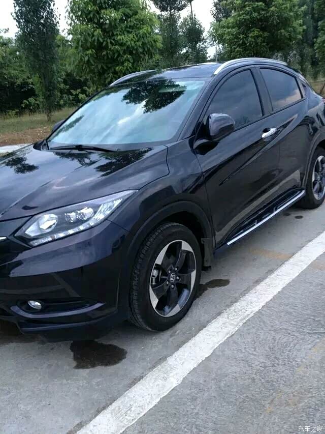 请教一下各位车友有买缤智玫瑰黑的吗