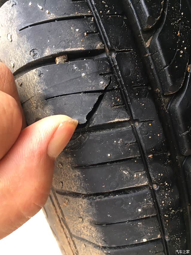轮胎破损