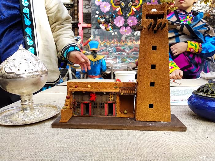 羌族香制作的碉堡碉楼