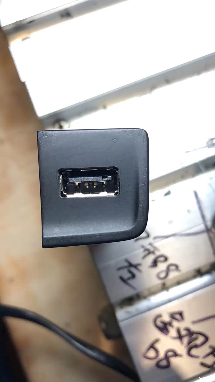 速腾usb充电接口