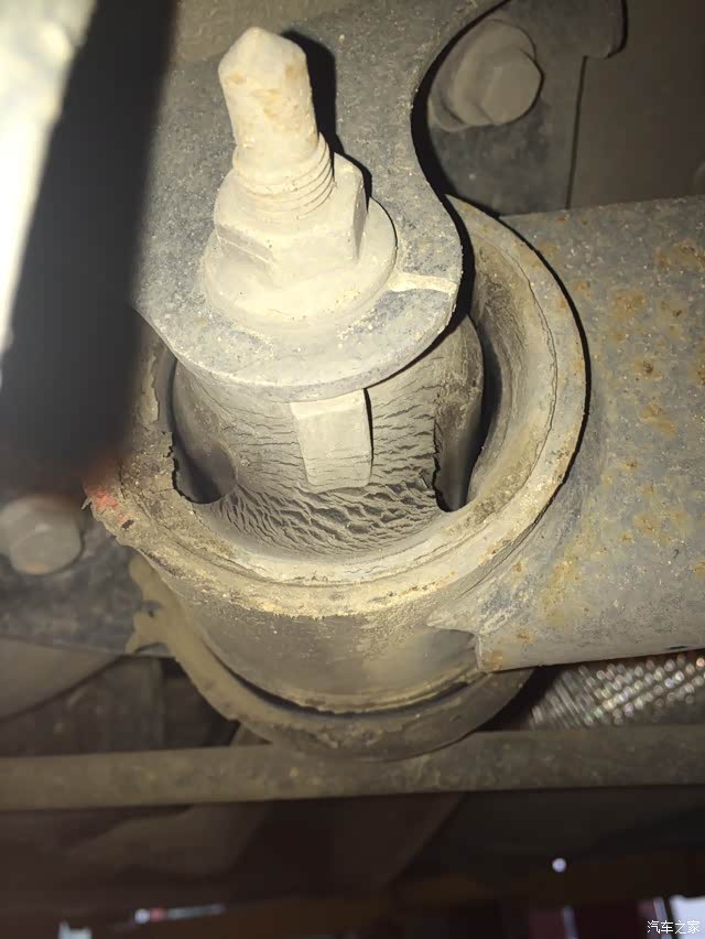 两年两万公里后桥橡胶衬套裂掉了希望大家都好好检查一下吧
