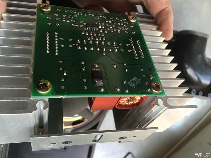 盼望已久的奥迪功放终于到了德国原装蓝宝喇叭