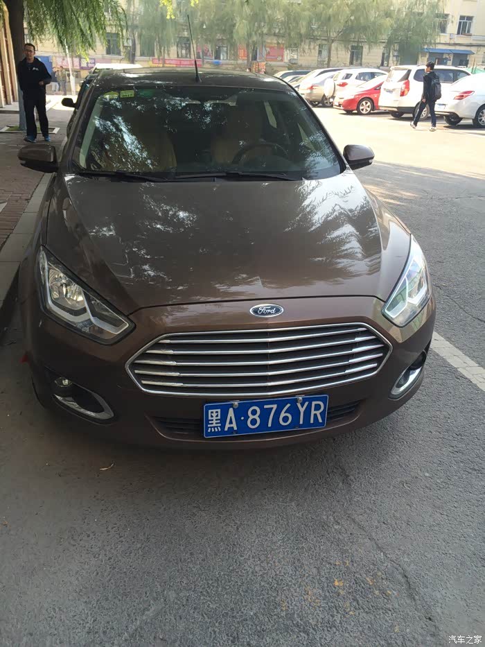 学校里随拍的车牌