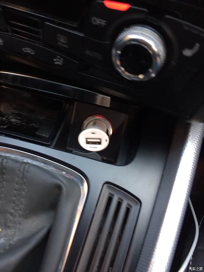 【图】请教,手机充电用哪个孔好?_奥迪q5论坛_汽车之家论坛