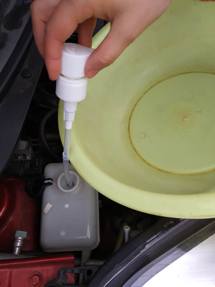 自己动手给新奔奔更换防冻液