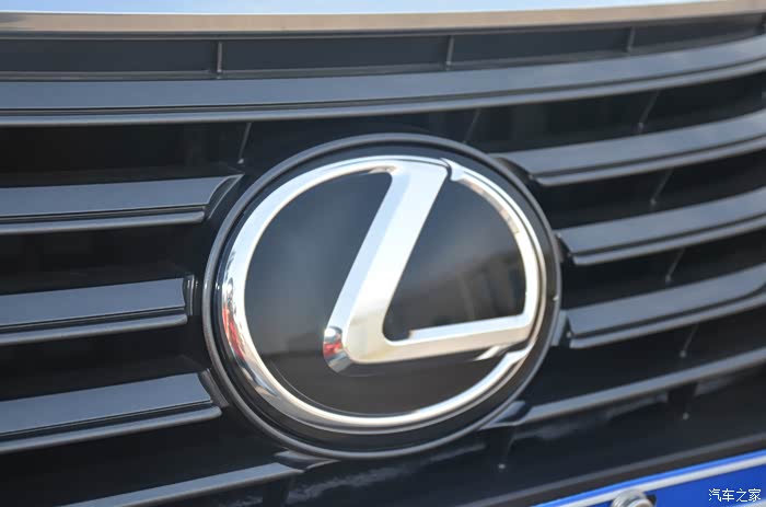 优雅的绅士提2015款雷克萨斯es250典雅版