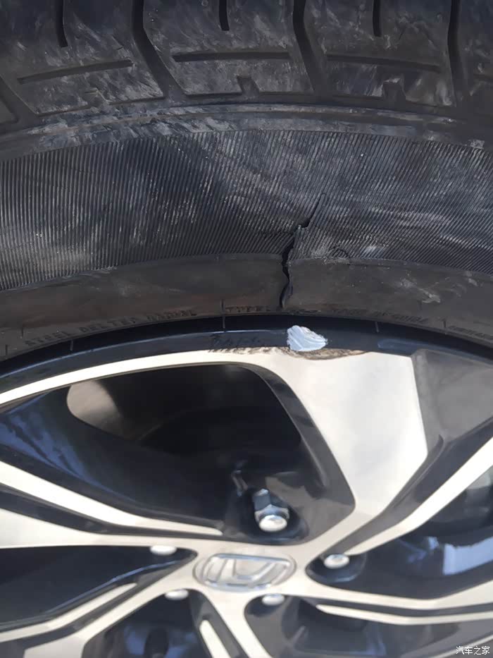 【图】爆胎! 太不结实了 碰了一下就爆了_雅阁论坛_汽车之家论坛