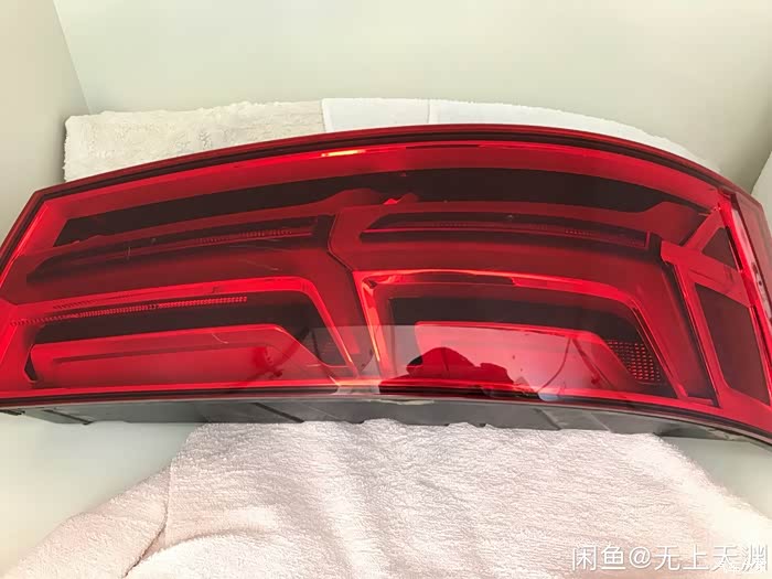 出售16款q7原厂尾灯