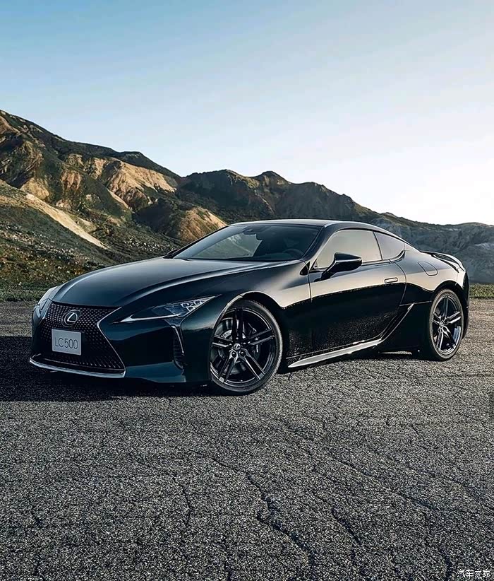 帅气的雷克萨斯路上挺飒的