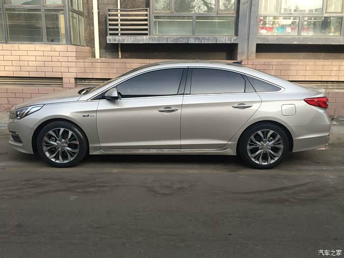 索纳塔九沙漠金 4s店喷漆有色差 大家进来看看!