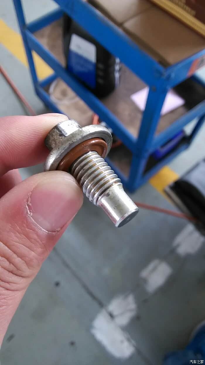 4s店推荐安装免拆式机油放油螺栓100元大家怎么看