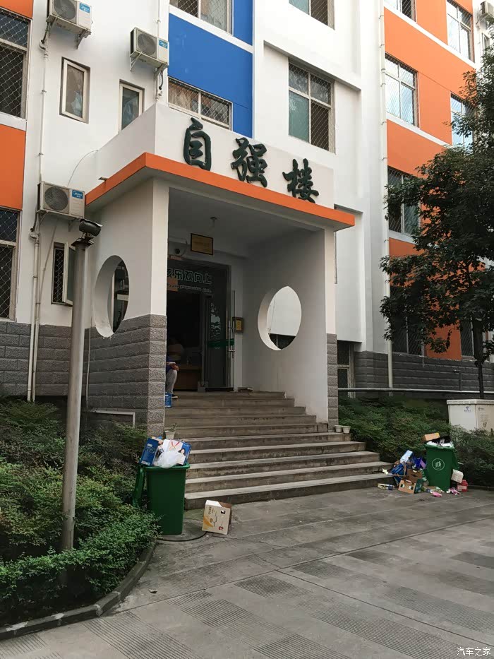 女儿的学校宿舍楼