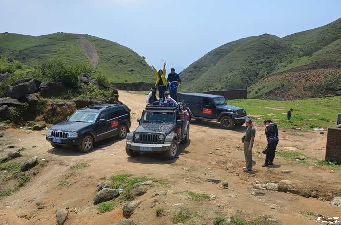jeep星时代罗湖店激流勇进 登顶天露山自驾游之旅