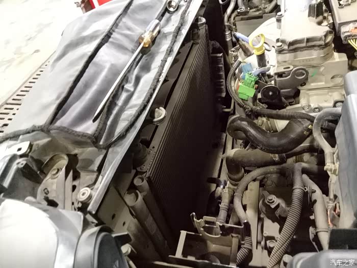 13年雪铁龙c4l再风吹雨淋的环境下发烧感冒了更换水泵水箱