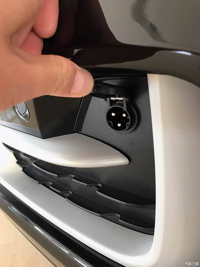 请教加版宝马x5车头这个充电口是怎么用的