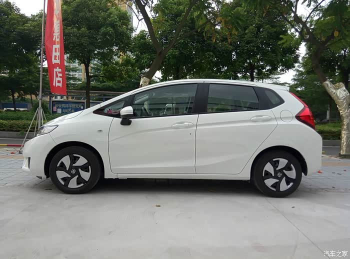 我是集科技与颜值于一身的飞度818塔夫绸白提车作业