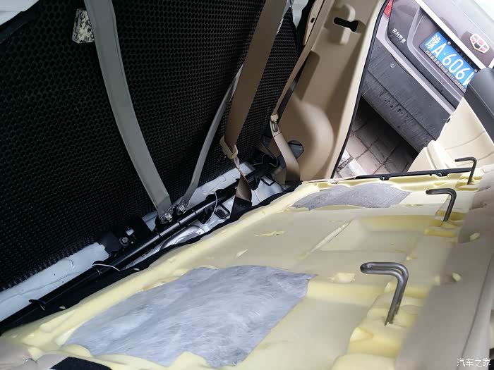 14威驰座套安装作业(汽车全包座套安装)